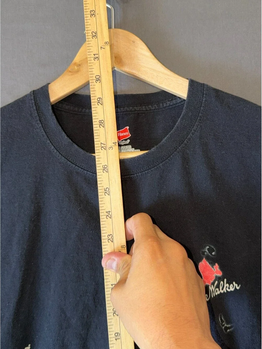 Johnnie Walker Keep Walking T‑Shirt XL Black Hanes Tagless Logo Tee